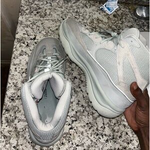 adidas Yeezy Desert Boot
Salt